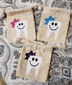 Girl Tooth Fairy Pouch, Smiling Tooth Keepsake, Customizable Hair Bow, Cotton Muslin Bag